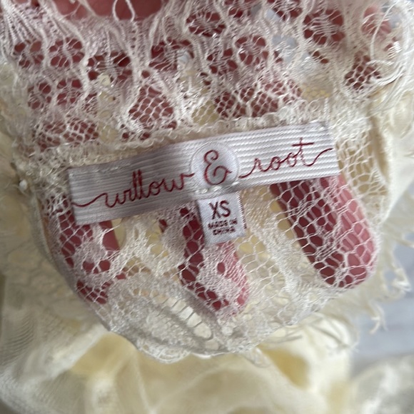 Cream Lace Bodysuit - Picture 11 of 11